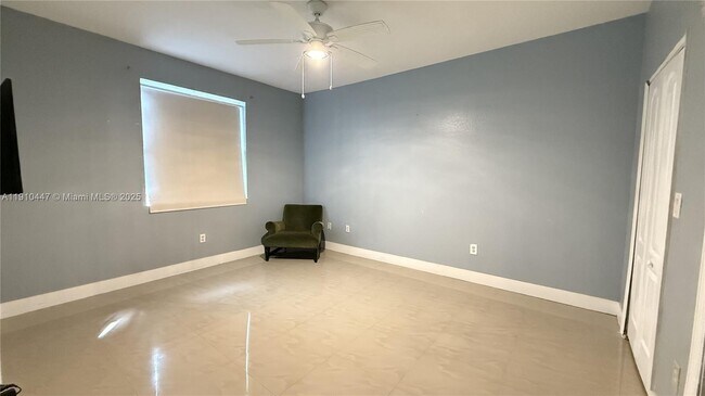 Building Photo - 1692 SE 29th Ct