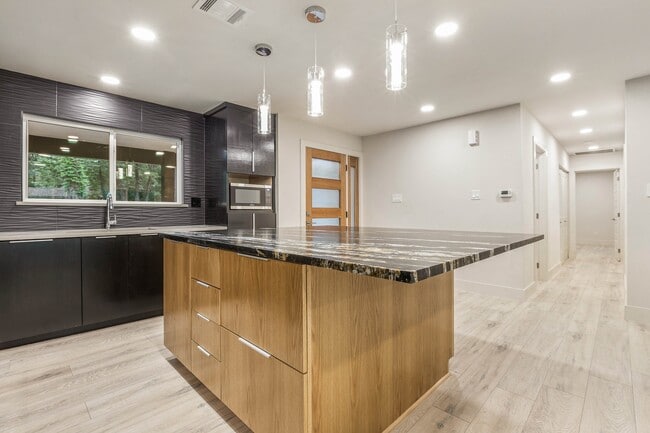 Building Photo - 1310 E Red Cedar Cir