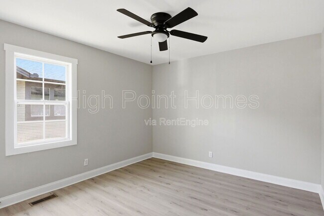 Building Photo - 2406 Kirby Ave