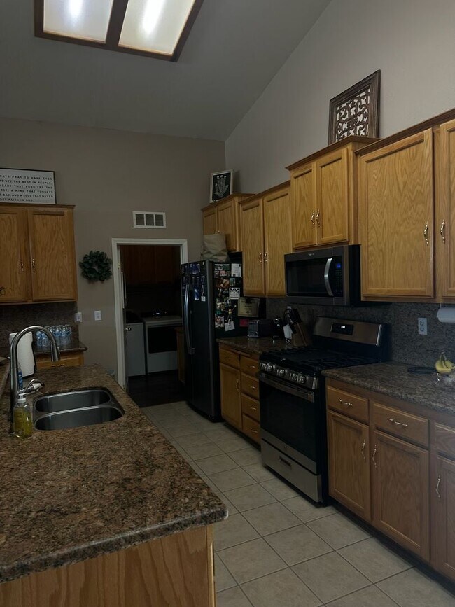 Building Photo - 504 Tabor Way