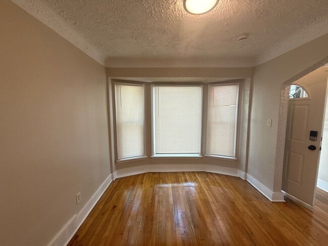 Building Photo - Renovated 3-Bedroom Home – We Welcome Sect...