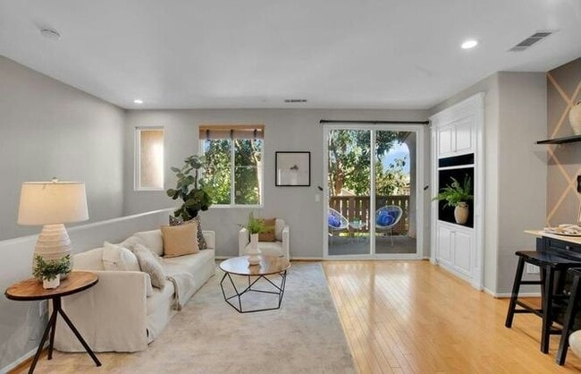 Building Photo - 6068 Paseo Salinero