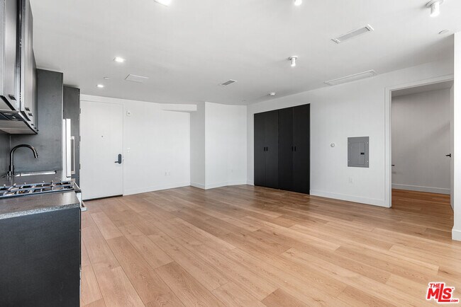 Building Photo - 3688 Overland Ave