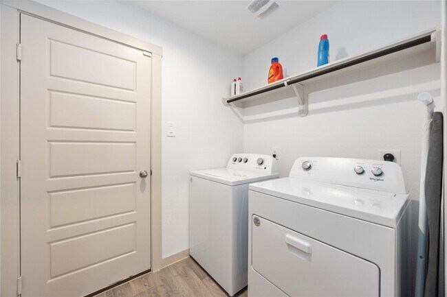 Building Photo - 7826 Cattleman Vly Dr