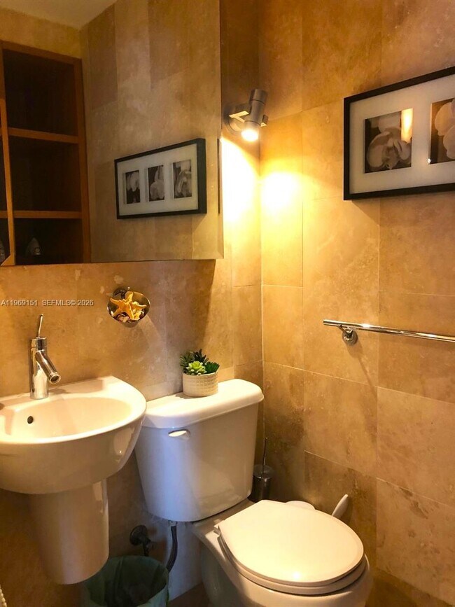 Building Photo - 1545 Euclid Ave