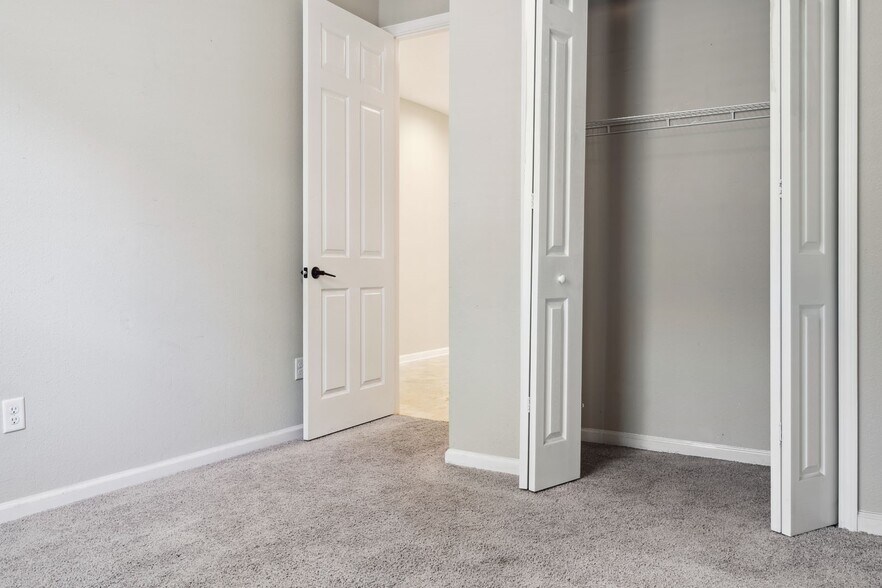 Building Photo - 2893 Farmall Dr