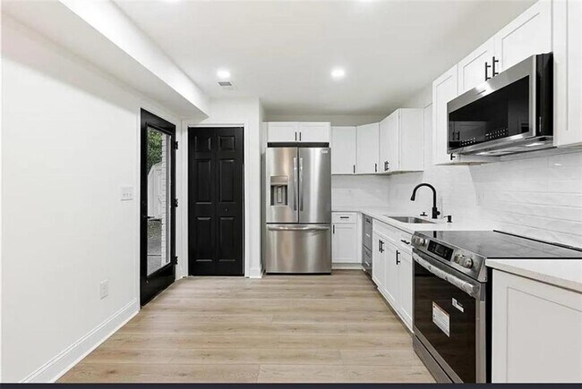 Building Photo - 10 Hawk Rd NW