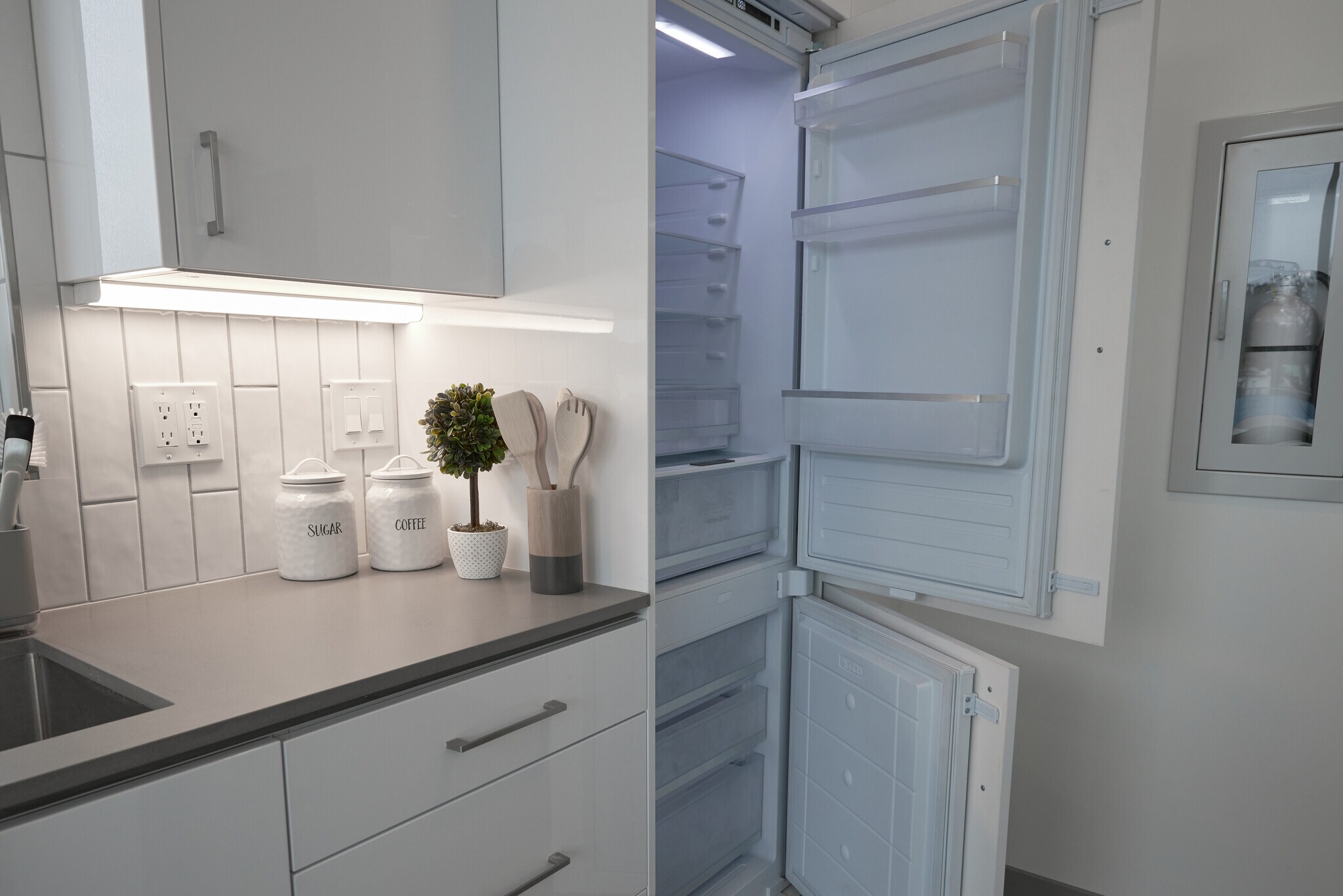 Building Photo - 2929 S La Brea Ave