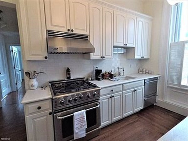 Building Photo - 48 Monument Sq