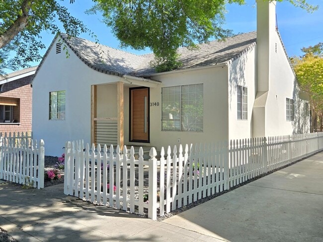 Primary Photo - Completely Remodeled Home for Rent – Midto...
