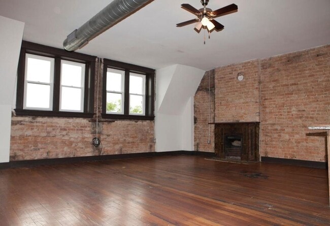 Building Photo - 2611 Short Vine St