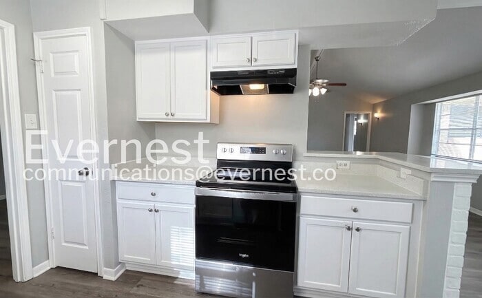 Building Photo - 6654 Laughlin Dr