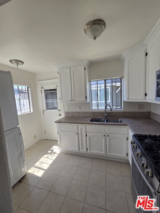 Building Photo - 1216 W 77th St