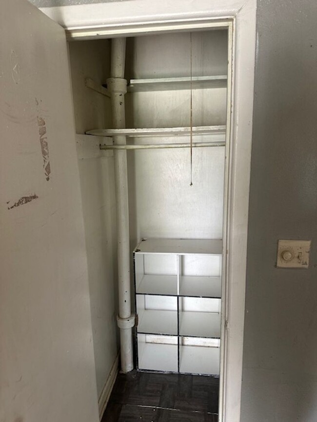 Building Photo - Charming 2 Bedroom, 1 Bath Home with Spaci...