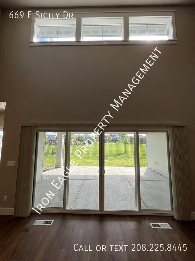 Building Photo - 669 E Sicily Dr