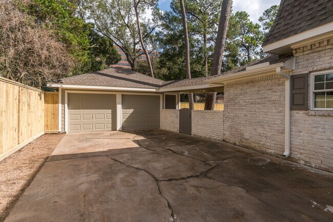 Building Photo - 726 Thistlewood Dr