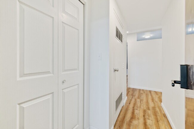 Building Photo - 2018 E Carson St