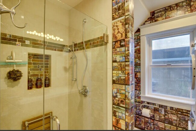 Building Photo - 6625 Amherst N St