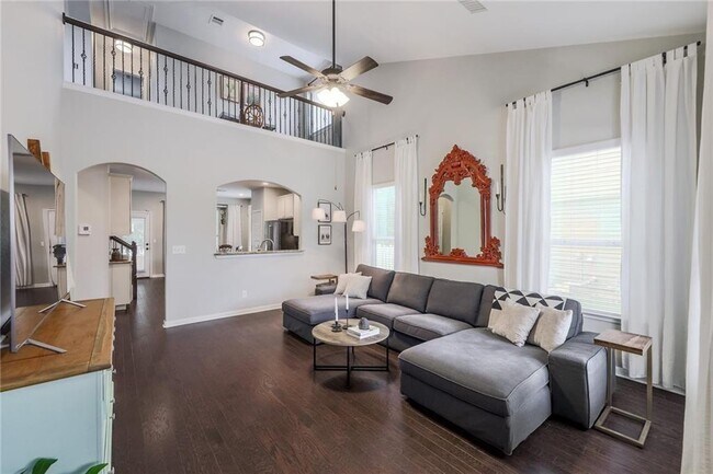 Building Photo - 529 Trinity Bend