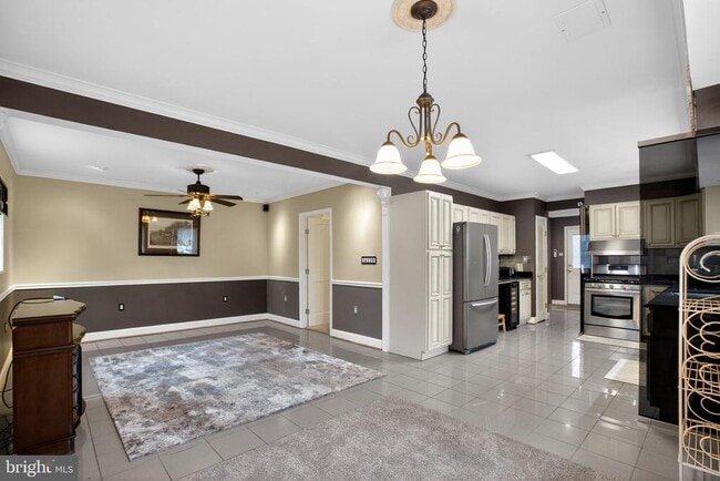 Building Photo - 6605 Ellenwood Dr