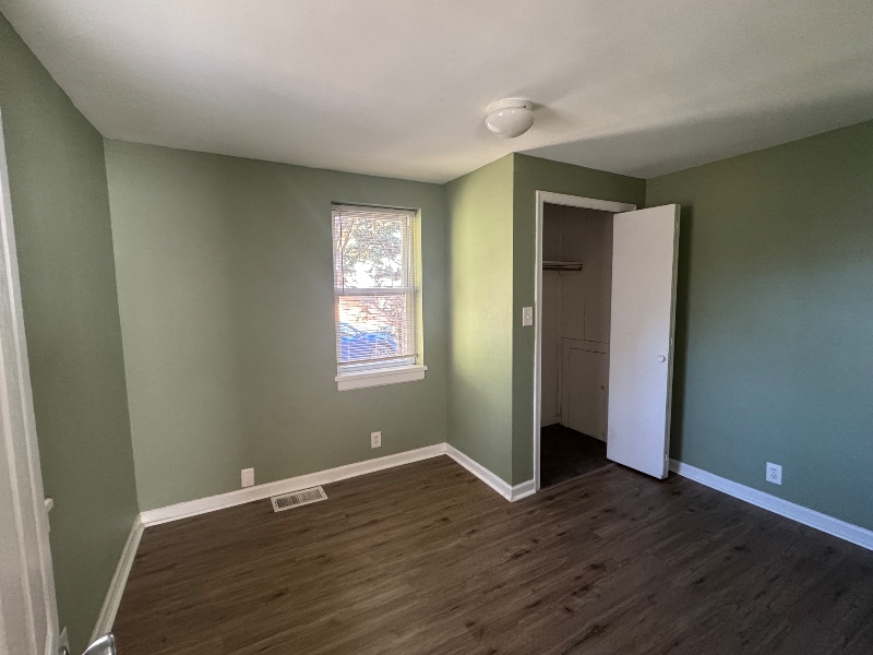 Building Photo - 8 Walnut Ave