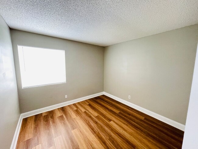 Building Photo - AMAZING HOME 3/2.5 on quiet cul-de-sac in East Orlando