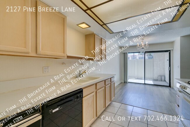 Building Photo - 2127 Pine Breeze Ln