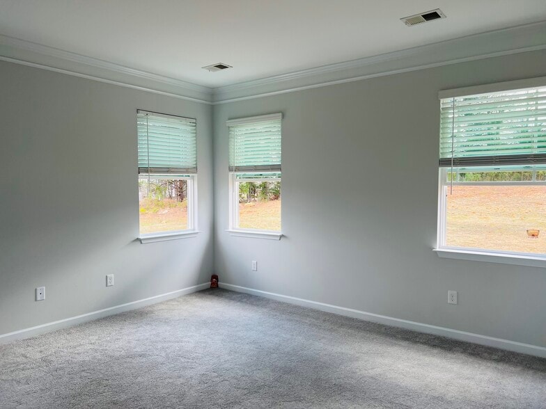 Building Photo - 205 Talisker Way