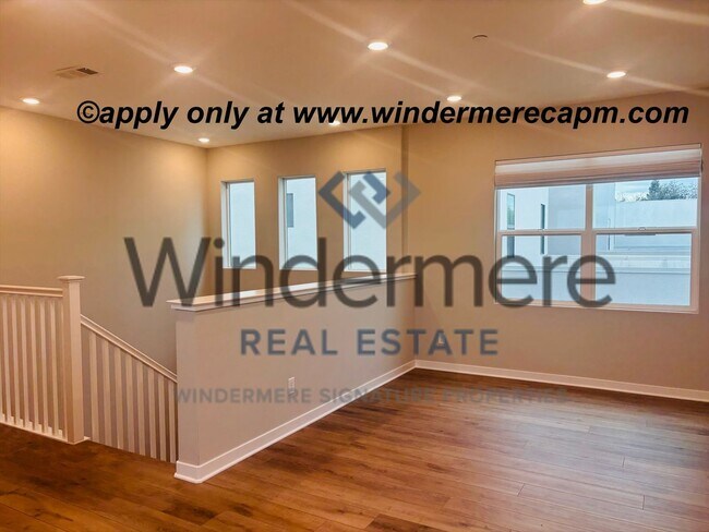 Building Photo - Modern Living in the heart of McKinley Village!