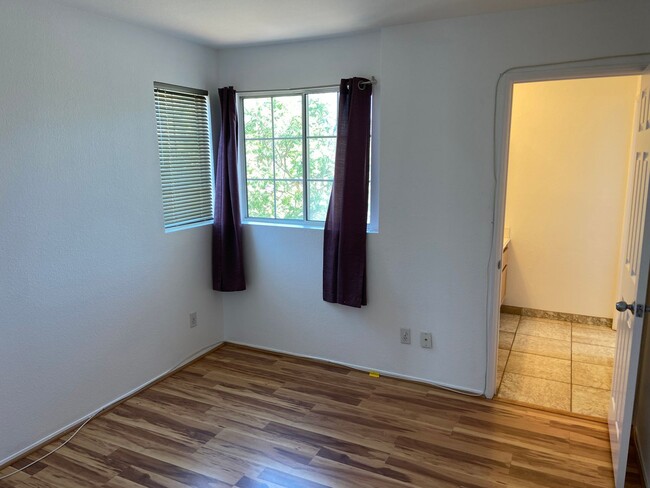 Building Photo - Upgraded 3 bedroom in Bonita with Amazing ...