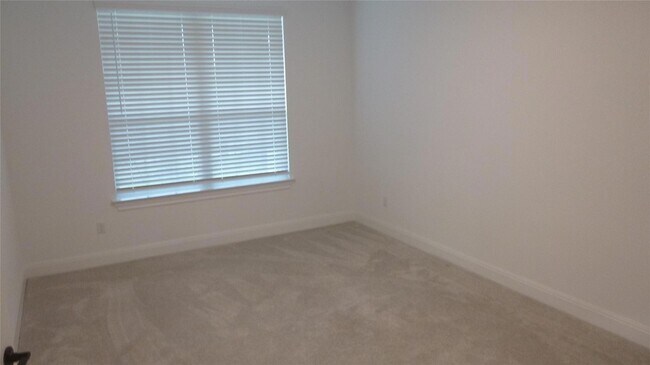 Building Photo - 11904 Paseo de los Lagos Ln