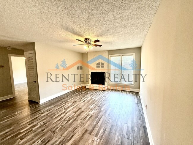 Building Photo - Beautifully Updated Condo Available Now!