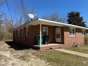 Building Photo - 703 Roanoke Ave