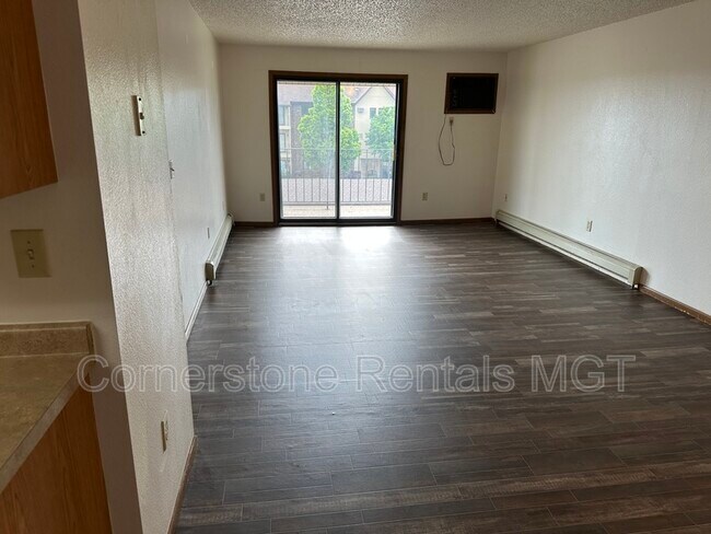 Primary Photo - 1401 12th St E