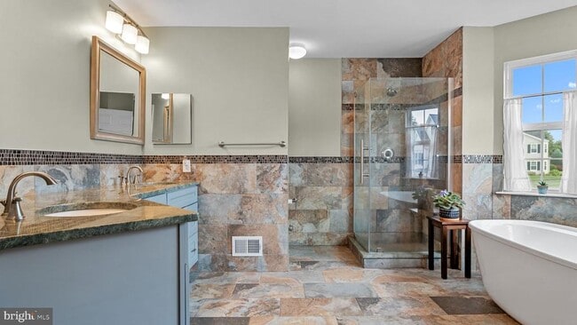 Building Photo - 301 Holly Hill Ct