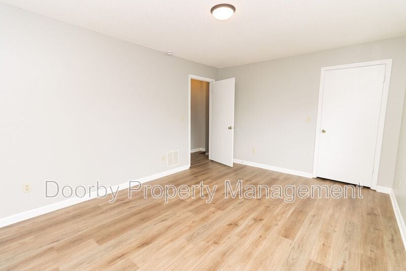 Building Photo - 7808 Holiday Hills Cir