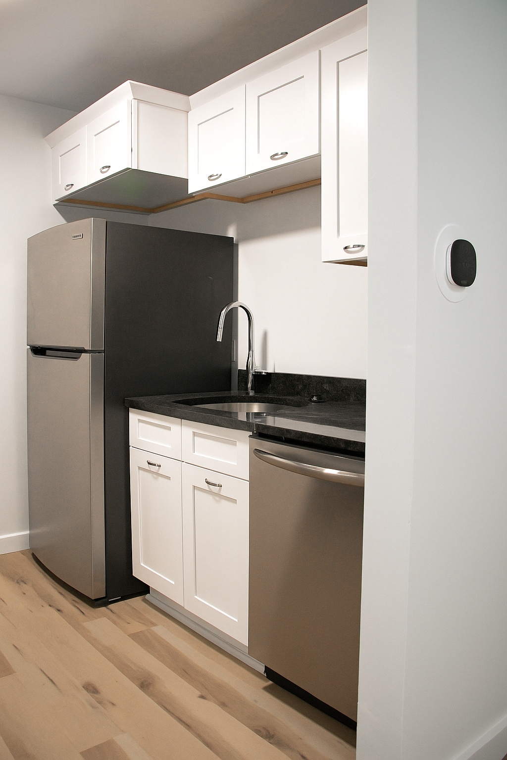 Building Photo - 548 Main St