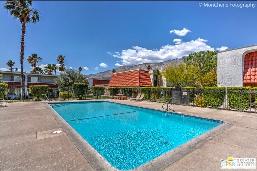 Building Photo - 266 E Via Escuela