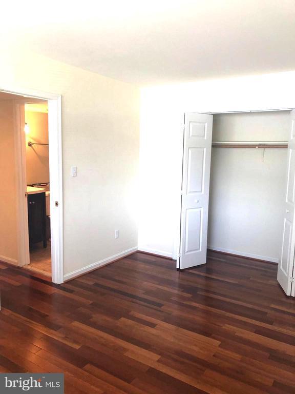 Building Photo - 4955 Americana Dr