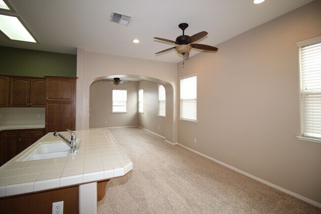 Building Photo - Cute Home in Fig Garden Gated Community.