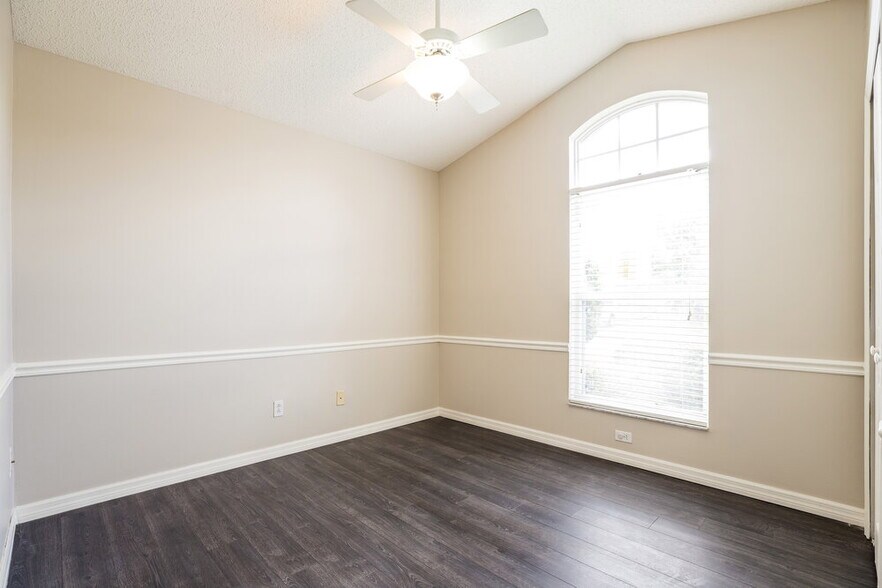 Building Photo - 2041 Bobtail Dr