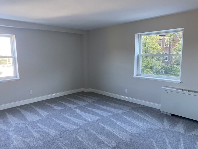 Building Photo - 1600 Beacon St