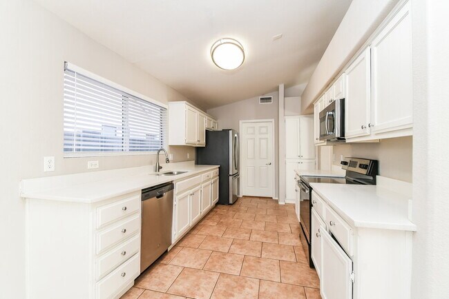 Building Photo - 1917 E Marquette Dr