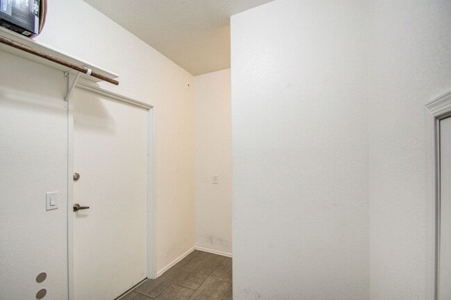 Building Photo - ASU Stay at Regatta Pointe!