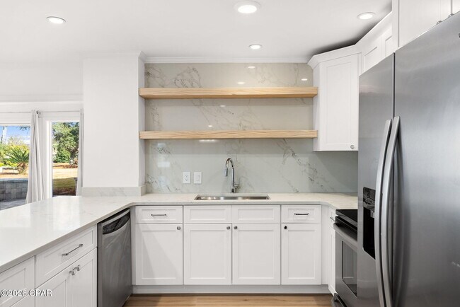 Building Photo - 4726 Bay Point Rd