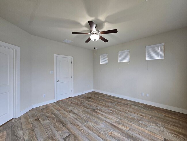 Building Photo - 727 Gristmill Dr