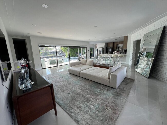 Building Photo - 2062 NE 121st Rd