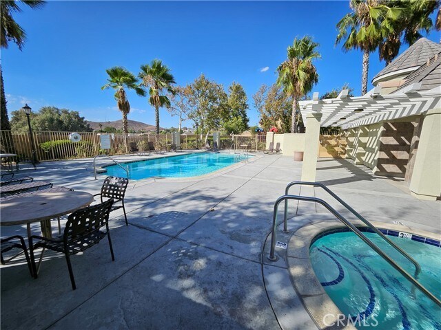 Building Photo - 1800 E Lakeshore Dr