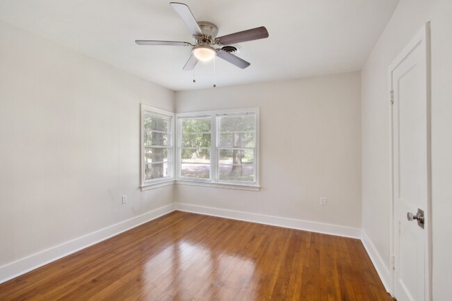Building Photo - 4146 Robin Dr