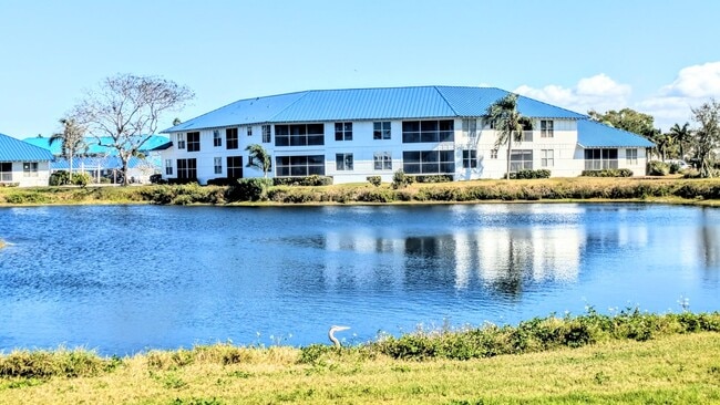 Building Photo - Seasonal/short term 2/2 vacation condo close to Anna Maria